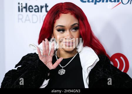 Inglewood, USA. 03rd Dez 2021. INGLEWOOD, LOS ANGELES, KALIFORNIEN, USA - 03. DEZEMBER: Saweetie kommt bei iHeartRadio 102,7 KIIS FM's Jingle Ball 2021 präsentiert von Capital One, das am 3. Dezember 2021 auf dem Forum in Inglewood, Los Angeles, Kalifornien, USA, stattfand. (Foto von Xavier Collin/Image Press Agency) Quelle: Image Press Agency/Alamy Live News Stockfoto