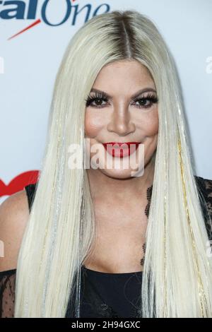 Inglewood, USA. 03rd Dez 2021. INGLEWOOD, LOS ANGELES, KALIFORNIEN, USA - 03. DEZEMBER: Tori Spelling kommt bei iHeartRadio 102,7 KIIS FM's Jingle Ball 2021 präsentiert von Capital One, das am 3. Dezember 2021 auf dem Forum in Inglewood, Los Angeles, Kalifornien, USA, stattfand. (Foto von Xavier Collin/Image Press Agency) Quelle: Image Press Agency/Alamy Live News Stockfoto