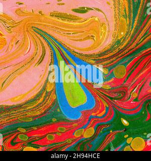 Bunte MischungFlüssige Kunsttextur. Hintergrund mit abstraktem Farbmischeffekt. Malen mit flüssigem Acryl, das gießt und spritzt. Mischfarben Stockfoto