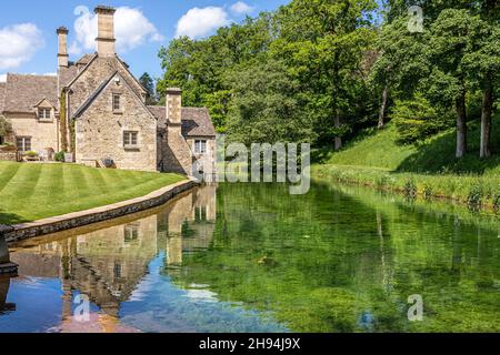 Lower Hilcot Farm auf den Cotswolds neben dem Hilcot Brook, Hilcot, Gloucestershire Großbritannien Stockfoto