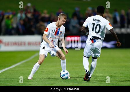 Sydney, Australien. 04th Dez 2021. 4th. Dezember 2021; Netstrata Jubilee Stadium, Sydney, NSW, Australien: A-League Football, Sydney FC gegen Newcastle Jets; Jordan Elsey von Newcastle Jets bereitet sich darauf vor, den Ball ins Mittelfeld zu bringen Credit: Action Plus Sports Images/Alamy Live News Stockfoto