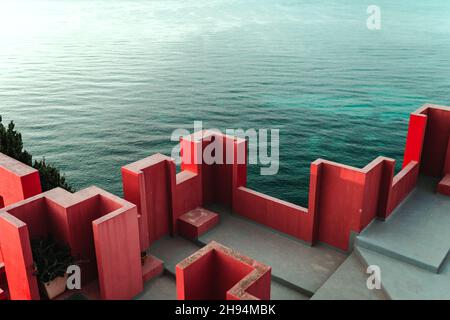 La Muralla Roja in Manzanera, Calpe, Spanien bei Tageslicht Stockfoto