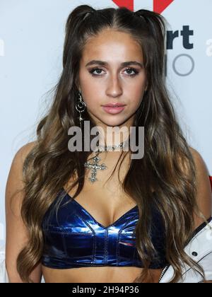 Inglewood, Usa. 03rd Dez 2021. INGLEWOOD, LOS ANGELES, KALIFORNIEN, USA - 03. DEZEMBER: Tate McRae kommt bei iHeartRadio 102,7 KIIS FM's Jingle Ball 2021 präsentiert von Capital One, gehalten auf dem Forum am 3. Dezember 2021 in Inglewood, Los Angeles, Kalifornien, USA. (Foto: Xavier Collin/Image Press Agency/Sipa USA) Quelle: SIPA USA/Alamy Live News Stockfoto