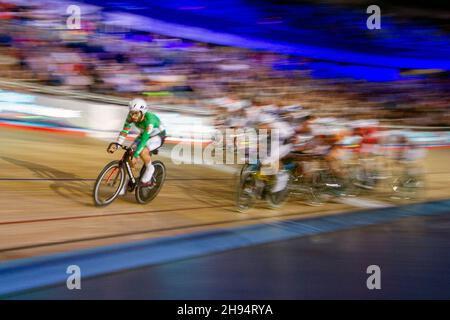 London, England, Großbritannien. 3rd Dez 2021. Wettkämpfe im Einsatz beim Ausscheidungsrennen der Männer während der UCI Track Champions League 2021 (Runde 3) im Lee Valley VeloPark. Kredit: Iain McGuinness/Alamy Live Nachrichten Stockfoto