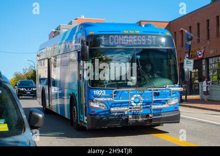 Greater Portland Metro Bus Route 1 auf der Congress Street im Zentrum von Portland, Maine ME, USA. Stockfoto