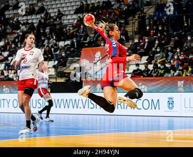 Valencia, Spanien. 03rd Dez 2021. Andela Janjusevic aus Serbien in Aktion während der IHF-Frauen-Weltmeisterschaft 2021, Handballspiel der Gruppe B zwischen Serbien und Polen am 3. Dezember 2021 im Pavillon von Pla de L'Arc in Lliria, Valencia, Spanien - Foto: Ivan Terron/DPPI/LiveMedia Kredit: Unabhängige Fotoagentur/Alamy Live News Stockfoto