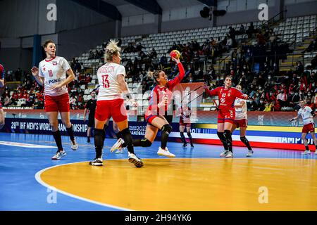 Valencia, Spanien. 03rd Dez 2021. Andela Janjusevic aus Serbien in Aktion während der IHF-Frauen-Weltmeisterschaft 2021, Handballspiel der Gruppe B zwischen Serbien und Polen am 3. Dezember 2021 im Pavillon von Pla de L'Arc in Lliria, Valencia, Spanien - Foto: Ivan Terron/DPPI/LiveMedia Kredit: Unabhängige Fotoagentur/Alamy Live News Stockfoto