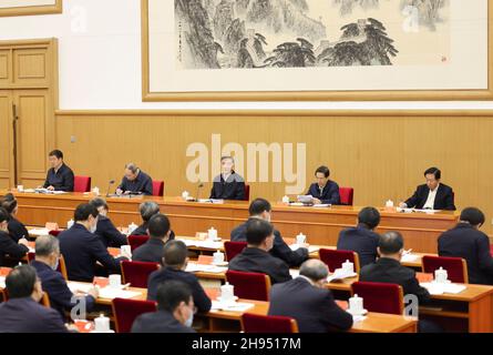 Peking, China. 4th Dez 2021. Wang Yang, Mitglied des Ständigen Ausschusses des Politbüros des Zentralkomitees der Kommunistischen Partei Chinas und Vorsitzender des Nationalen Komitees der Politischen Konsultativkonferenz des chinesischen Volkes, spricht auf einer nationalen Konferenz über die Arbeit im Zusammenhang mit religiösen Angelegenheiten in Peking, der Hauptstadt Chinas. Die Konferenz fand von Freitag bis Samstag statt. Quelle: Ding Haitao/Xinhua/Alamy Live News Stockfoto