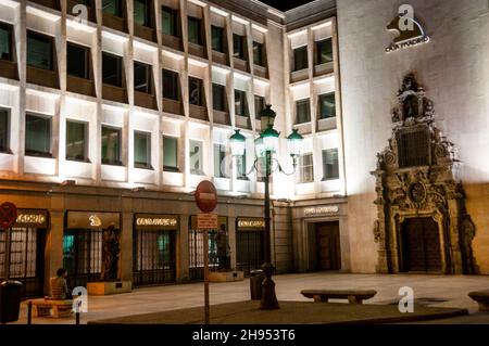 Montes de Piedad war einst ein gemeinnütziger, früher Pfandbude, in dem Bargeld durch Verpfändung von Gegenständen zur Befriedigung der Grundbedürfnisse in Madrid, Spanien, erworben wurde. Stockfoto