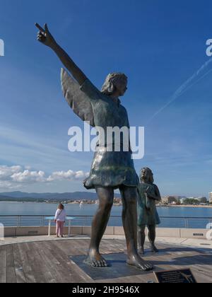 Bronzeskulptur Erzengel Raphael von Nadege Fortune in Bonaparte Garden, Saint-Raphaël, Côte d'Azur, Var, Provence-Alpes-Côte d'Azur, Frankreich Stockfoto