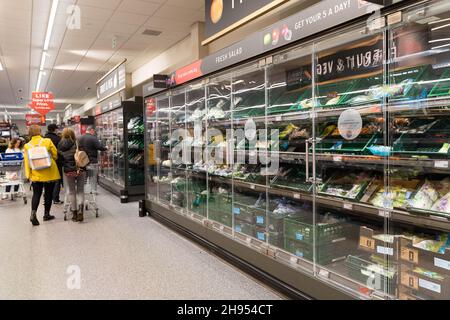 Orpington, London, UK 04. Dezember 2021: Aldi eröffnete am 2nd. Dezember seinen neuesten Laden im Springvale Retail Park in Orpington, dem ersten Aldi, der in und um Orpington eröffnet wurde. Quelle: Xiu Bao/Alamy Live News Stockfoto