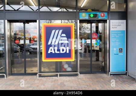 Orpington, London, UK 04. Dezember 2021: Aldi eröffnete am 2nd. Dezember seinen neuesten Laden im Springvale Retail Park in Orpington, dem ersten Aldi, der in und um Orpington eröffnet wurde. Quelle: Xiu Bao/Alamy Live News Stockfoto