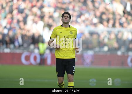 London, Großbritannien. 4th Dez 2021. Marcos Alonso von Chelsea während des Spiels der West Ham gegen die Chelsea Premier League im London Stadium Stratford. Quelle: MARTIN DALTON/Alamy Live News Stockfoto