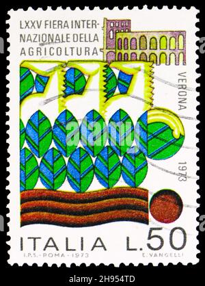 MOSKAU, RUSSLAND - 24. OKTOBER 2021: Die in Italien gedruckte Briefmarke zeigt Landwirtschaft und Viehzucht, um 1973 Stockfoto