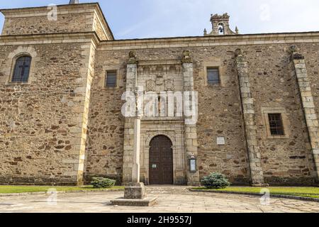 Kloster San Miguel der Duenas, ein Frauenkloster in der Bierzo-Region bei Ponferrada Stockfoto