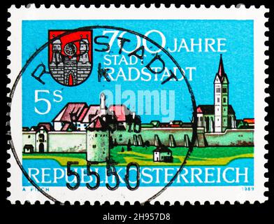 MOSKAU, RUSSLAND - 24. OKTOBER 2021: Die in Österreich gedruckte Briefmarke zeigt 700 Jahre Radstadt, um 1989 Stockfoto