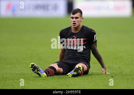 Mailand, Italien. 04th Dez 2021. Pietro Pellegri vom AC Mailand verletzte sich während des Serie-A-Spiels zwischen AC Mailand und uns Salernitana im Stadio Giuseppe Meazza am 4. Dezember 2021 in Mailand, Italien. Quelle: Marco Canoniero/Alamy Live News Stockfoto