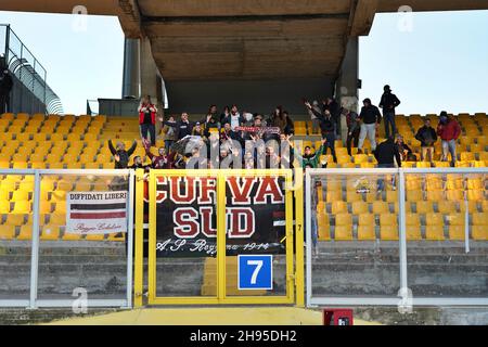 Lecce, Italien. 04th Dez 2021. Reggina 1914 Unterstützer während des US-Fußballs Lecce vs Reggina 1914, Italienisches Fußballspiel der Serie B in Lecce, Italien, Dezember 04 2021 Quelle: Independent Photo Agency/Alamy Live News Stockfoto