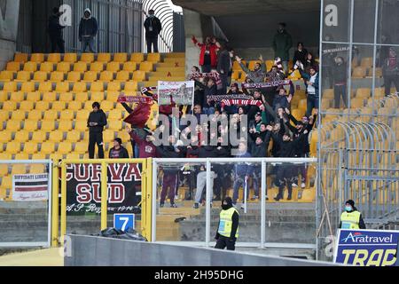 Lecce, Italien. 04th Dez 2021. Reggina 1914 Unterstützer während des US-Fußballs Lecce vs Reggina 1914, Italienisches Fußballspiel der Serie B in Lecce, Italien, Dezember 04 2021 Quelle: Independent Photo Agency/Alamy Live News Stockfoto