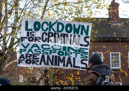 York City Center, England, 4. Dezember 2021, friedlicher Protest des Nordens vereint sich gegen Covid-bezogene Maßnahmen und einen Pro-Choice-freiheitsmarsch bzw. Stockfoto