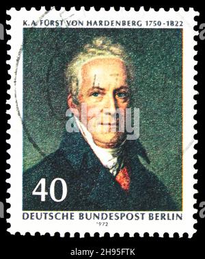 MOSKAU, RUSSLAND - 24. OKTOBER 2021: In Deutschland gedruckte Briefmarke zeigt Herzog Karl August von Hardenberg (1750-1822), Serie, um 1972 Stockfoto