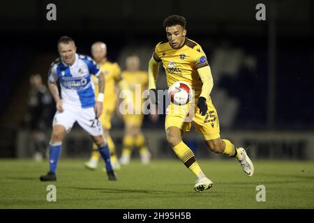 Bristol, Großbritannien. 04th Dez 2021. Donovan Wilson von Sutton United beim Spiel der FA Cup 2nd-Runde zwischen Bristol Rovers und Sutton United am 4. Dezember 2021 im Memorial Stadium, Bristol, England. Foto von Dave Peters/Prime Media Images. Quelle: Prime Media Images/Alamy Live News Stockfoto