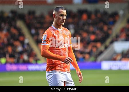 Blackpool, Großbritannien. 04th Dez 2021. Jerry Yates #9 von Blackpool während des Spiels in Blackpool, Großbritannien am 12/4/2021. (Foto von Mark Cosgrove/News Images/Sipa USA) Quelle: SIPA USA/Alamy Live News Stockfoto