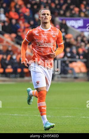 Blackpool, Großbritannien. 04th Dez 2021. Jerry Yates #9 von Blackpool während des Spiels in Blackpool, Großbritannien am 12/4/2021. (Foto von Mark Cosgrove/News Images/Sipa USA) Quelle: SIPA USA/Alamy Live News Stockfoto