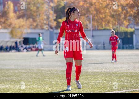 Sevilla, Spanien. 04th Dez 2021. Paula Nicart (19) von Sevilla FC Women beim Primera Iberdrola-Spiel zwischen Real Betis Women und Sevilla FC Women in Ciudad Deportiva Luis del Sol in Sevilla. (Foto: Mario Diaz Rasero Kredit: Gonzales Foto/Alamy Live News Stockfoto