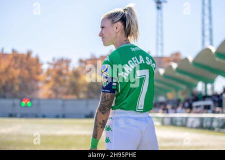 Sevilla, Spanien. 04th Dez 2021. Angela Sosa (7) von Real Betis Women beim Primera Iberdrola-Spiel zwischen Real Betis Women und den Frauen des FC Sevilla in Ciudad Deportiva Luis del Sol in Sevilla. (Foto: Mario Diaz Rasero Kredit: Gonzales Foto/Alamy Live News Stockfoto