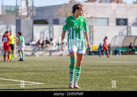 Sevilla, Spanien. 04th Dez 2021. Maria Valle (5) von Real Betis Women beim Primera Iberdrola-Spiel zwischen Real Betis Women und den Frauen des FC Sevilla in Ciudad Deportiva Luis del Sol in Sevilla. (Foto: Mario Diaz Rasero Kredit: Gonzales Foto/Alamy Live News Stockfoto