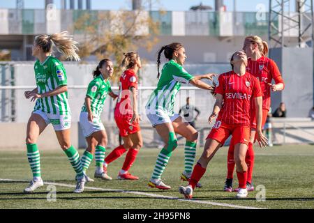 Sevilla, Spanien. 04th Dez 2021. Inma Gabarro (10) von den Frauen des FC Sevilla beim Primera Iberdrola-Spiel zwischen Real Betis Women und den Frauen des FC Sevilla in Ciudad Deportiva Luis del Sol in Sevilla. (Foto: Mario Diaz Rasero Kredit: Gonzales Foto/Alamy Live News Stockfoto