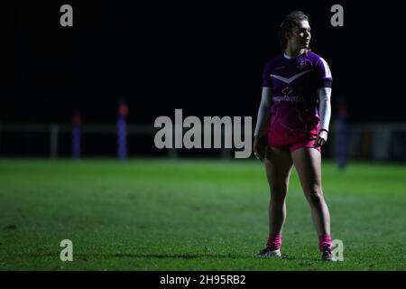 Gloucester, Großbritannien. 04th Dez 2021. Die ALPAS Arena Helena Rowland (#10 Loughborough Lightning), aufgenommen während des Allianz Premier 15s Spiels zwischen Gloucester-Hartpury und Loughborough Lightning in der ALPAS Arena in Gloucester, England am 4. Dezember 2021. Kieran Riley Kredit: SPP Sport Pressefoto. /Alamy Live News Stockfoto