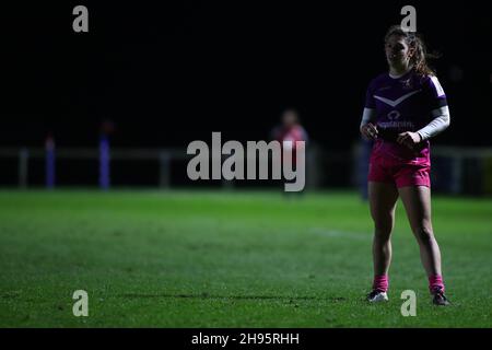 Gloucester, Großbritannien. 04th Dez 2021. Die ALPAS Arena Helena Rowland (#10 Loughborough Lightning), aufgenommen während des Allianz Premier 15s Spiels zwischen Gloucester-Hartpury und Loughborough Lightning in der ALPAS Arena in Gloucester, England am 4. Dezember 2021. Kieran Riley Kredit: SPP Sport Pressefoto. /Alamy Live News Stockfoto