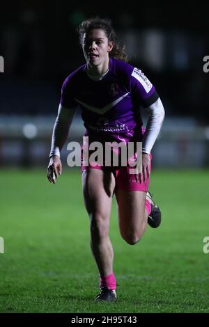 Gloucester, Großbritannien. 04th Dez 2021. Die ALPAS Arena Helena Rowland (#10 Loughborough Lightning), aufgenommen während des Allianz Premier 15s Spiels zwischen Gloucester-Hartpury und Loughborough Lightning in der ALPAS Arena in Gloucester, England am 4. Dezember 2021. Kieran Riley Kredit: SPP Sport Pressefoto. /Alamy Live News Stockfoto