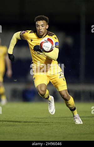 Bristol, Großbritannien. 04th Dez 2021. Donovan Wilson von Sutton United beim Spiel der FA Cup 2nd-Runde zwischen Bristol Rovers und Sutton United am 4. Dezember 2021 im Memorial Stadium, Bristol, England. Foto von Dave Peters/Prime Media Images. Quelle: Prime Media Images/Alamy Live News Stockfoto