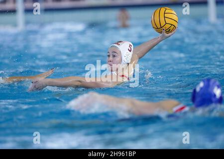 Roma, Italien. 04th Dez 2021. S. Giustini (SIS Roma) während des Spiels SIS Roma gegen Plebiscito Padova, Waterpolo Italienische Serie A1 Frauenspiel in Roma, Italien, Dezember 04 2021 Quelle: Independent Photo Agency/Alamy Live News Stockfoto