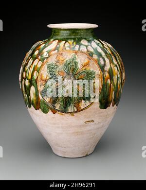 Glas mit Blumenmedaillons, Tang-Dynastie (A.D. 618-907), erste Hälfte des 8th. Jahrhunderts. Stockfoto