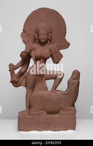 Göttin Durga, die den Büffeldämon (Mahishasuramardini) erschlugt, 6th. Jahrhundert. Stockfoto