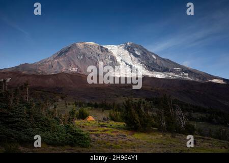 WA20490-00....WASHINGTON - Campingplatz im High Camp in der Mount Adams Wilderness, Gifford Pinchot National Forest. Stockfoto