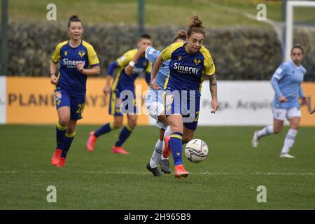 Alessia Rognoni von Hellas Verona während des 10th. Tages der Serie A Meisterschaft zwischen den Frauen von S.S. Lazio und den Frauen von Hellas Verona im stadio Mirko Fersini am 4th. Dezember 2021 in Formello, Italien. Stockfoto