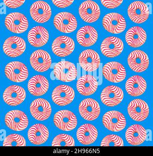 Flach lagen Donuts Muster auf blauem Hintergrund. Draufsicht. Rosa und weiße Donuts Stockfoto