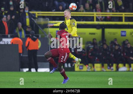 Stadt Dortmund, Deutschland. 04th Dez, 2021. firo: 04.12.2021, Fuvuball, 1st Bundesliga, Saison 2021/2022, BVB, Borussia Dortmund - FC Bayern Mvºnchen Duels, Erling Haaland, Versus, Dayot Upamecano Credit: dpa/Alamy Live News Stockfoto