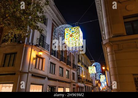 Weihnachtsdekoration in der Tetuan Straße, Sevilla, Andalusien, Spanien Stockfoto