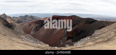 Red Crater auf der Spitze des Vulkans Tongariro Crossing Tongariro National Park - Neuseeland Stockfoto