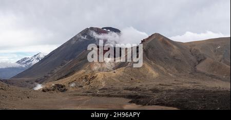 Panoramablick auf den Mount Ngauruhoe und den Roten Krater Stockfoto