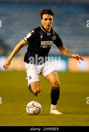 London, Großbritannien. 04th Dez 2021. LONDON, Großbritannien, 04. DEZEMBER: Danny McNamara von Millwall während der Sky Bet Championship zwischen Millwall und Birmingham City im Den Stadium, London am 04th. Dezember 2021 Credit: Action Foto Sport/Alamy Live News Stockfoto