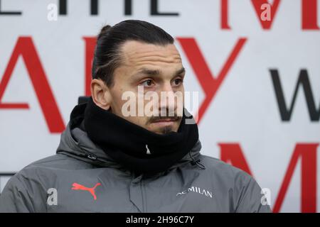 Mailand, Italien. 04th Dez 2021. Zlatan Ibrahimovic (AC Mailand) während AC Mailand gegen US Salernitana, italienisches Fußballspiel der Serie A in Mailand, Italien, 04 2021. Dezember Quelle: Independent Photo Agency/Alamy Live News Stockfoto