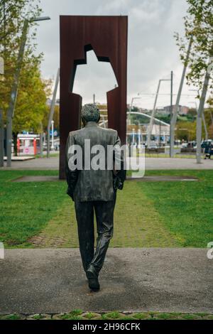 BILBAO, SPANIEN-FEBRUAR, 2021 Statue von Ramon Rubial Cavia. Hochwertige Fotos Stockfoto