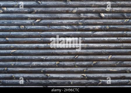 Dunkler Holzhintergrund mit Paneelen. Retro-Hintergrundkonzept. Stockfoto
